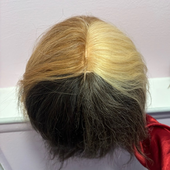 COS. Training mannequin head - Picture 2 of 3
